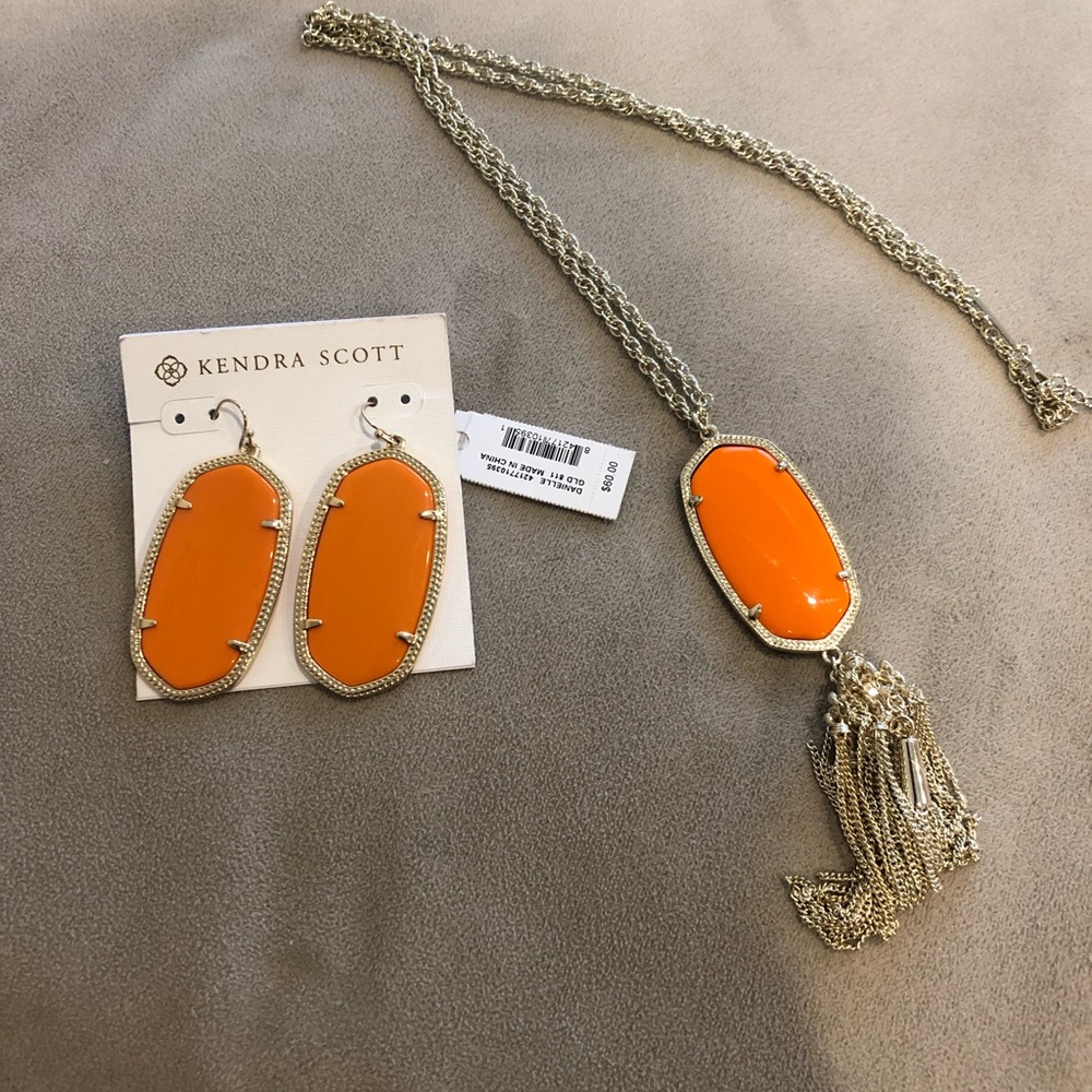 Kendra Scott orange set of earrings and necklace